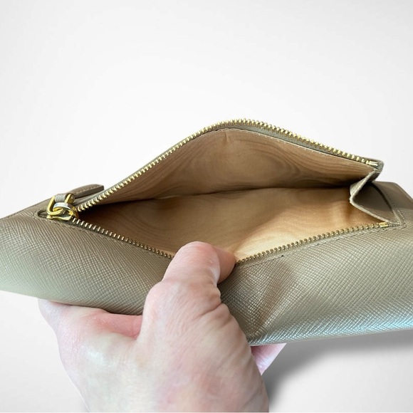 Prada Bifold Beige Safiano Leather Wallet with COA and Box - Picture 11 of 16